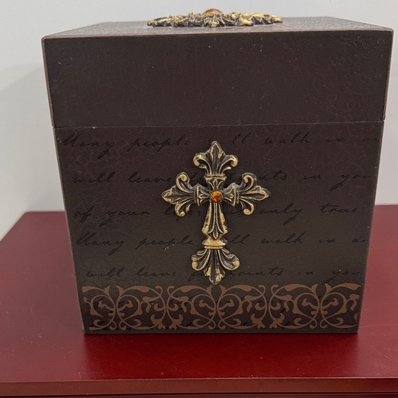 Wooden recipe box with the text "LOVE is where your story begins" on the front - Picture 8 of 9